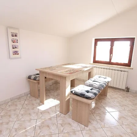 Orange 994 Apartment