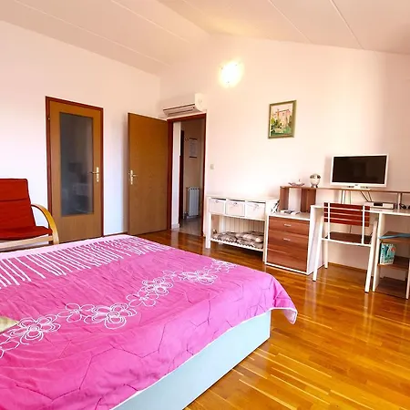 Orange 994 Apartment *