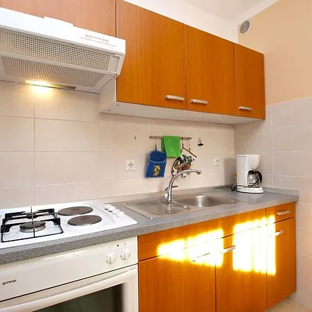 Orange 994 Apartment