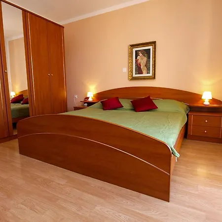 Apartment Orange 994